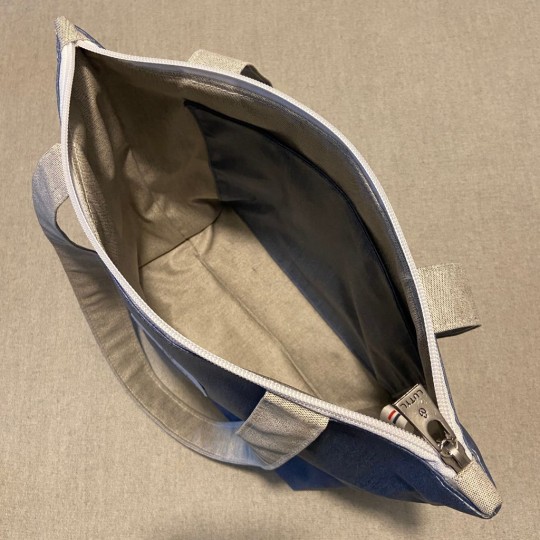 Intérieur du sac zippé Compact Lutyl avec poche intégrée en toile enduite