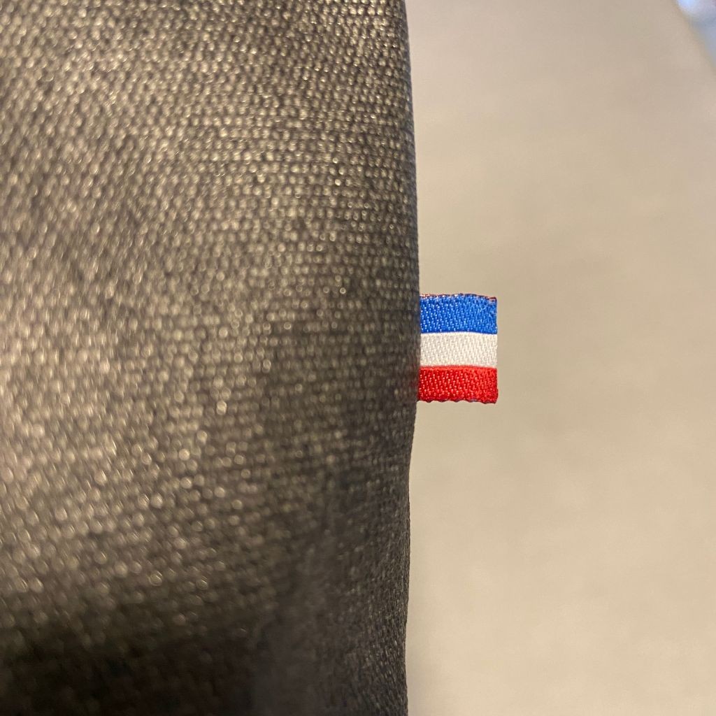 Détail drapeau français sac Lutyl zip compact noir fabriqué en France