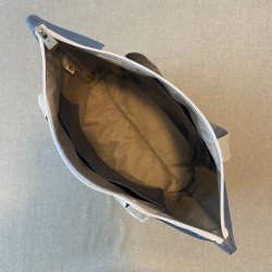 Intérieur du sac zippé Compact Lutyl noir anthracite avec 3 poches intégrée en toile enduite