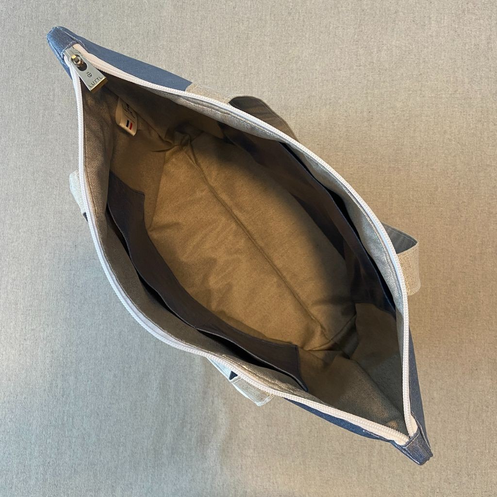 Intérieur du sac zippé Compact Lutyl noir anthracite avec 3 poches intégrée en toile enduite