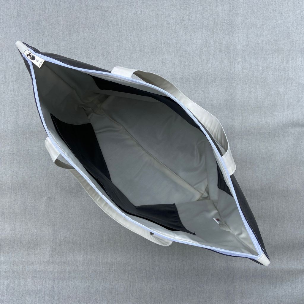 Intérieur du sac zippé XL Lutyl noir anthracite avec 3 poches intégrée en toile enduite