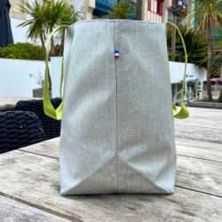 Profil du sac cabas classique Lutyl  gris et vert anis en situation extérieure