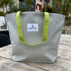 Sac cabas classique Lutyl bleiu gris et vert anis en situation extérieure