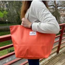 Cabas Lutyl Classique corail porté au bras