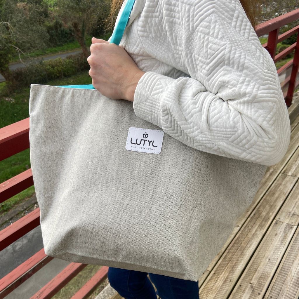 Cabas Lutyl Classique gris turquoise porté au bras